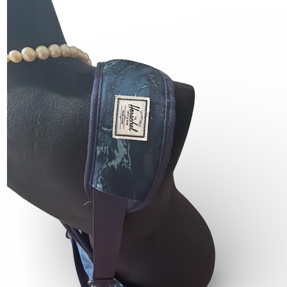 Herschel Supply Co Blue Marbled Tote Diaper Bag Red Stripe Lining - Picture 7 of 9